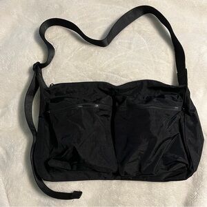 Baggu Large Cargo Crossbody (Discontinued Style) in Black - GUC